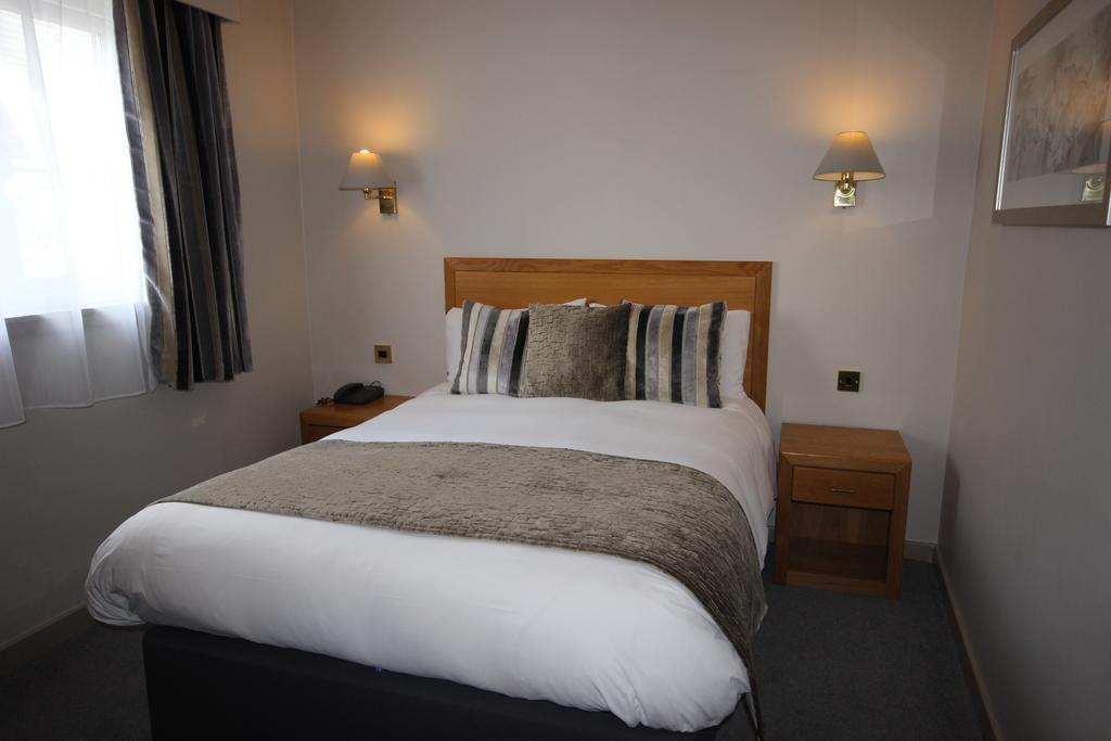 Falcon And Restaurant Hotel Carmarthen